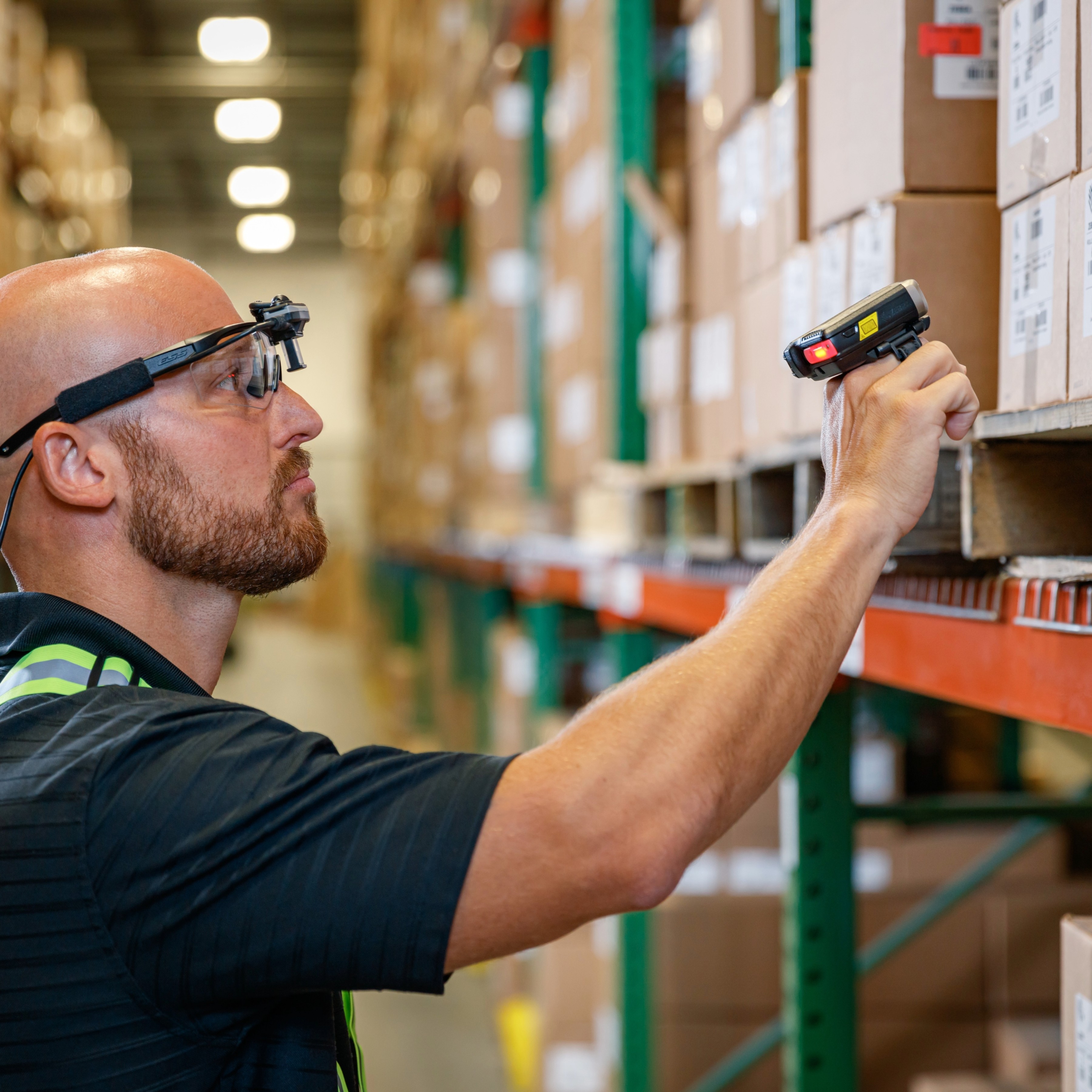 tandl-website-photography-application-fulfillment-edge-scanning-pallet-side
